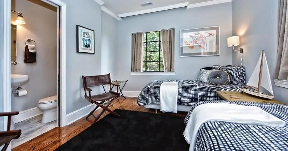 Beautifully Furnished Modern 2br With Balcony * Charlotte