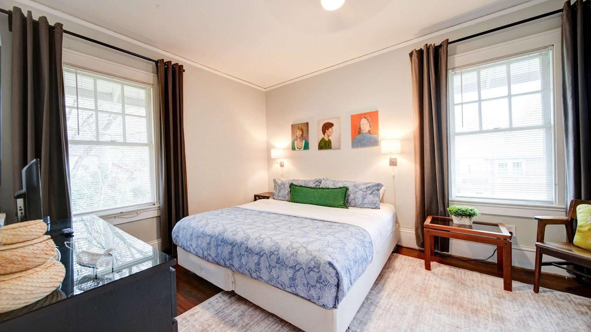Elegant 1br In Elizabeth With Covered Porch Holiday home *
