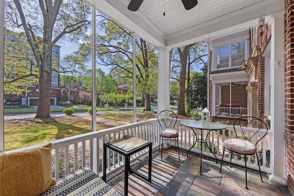 Holiday home Luxurious Myers Park Living With Screened Porch