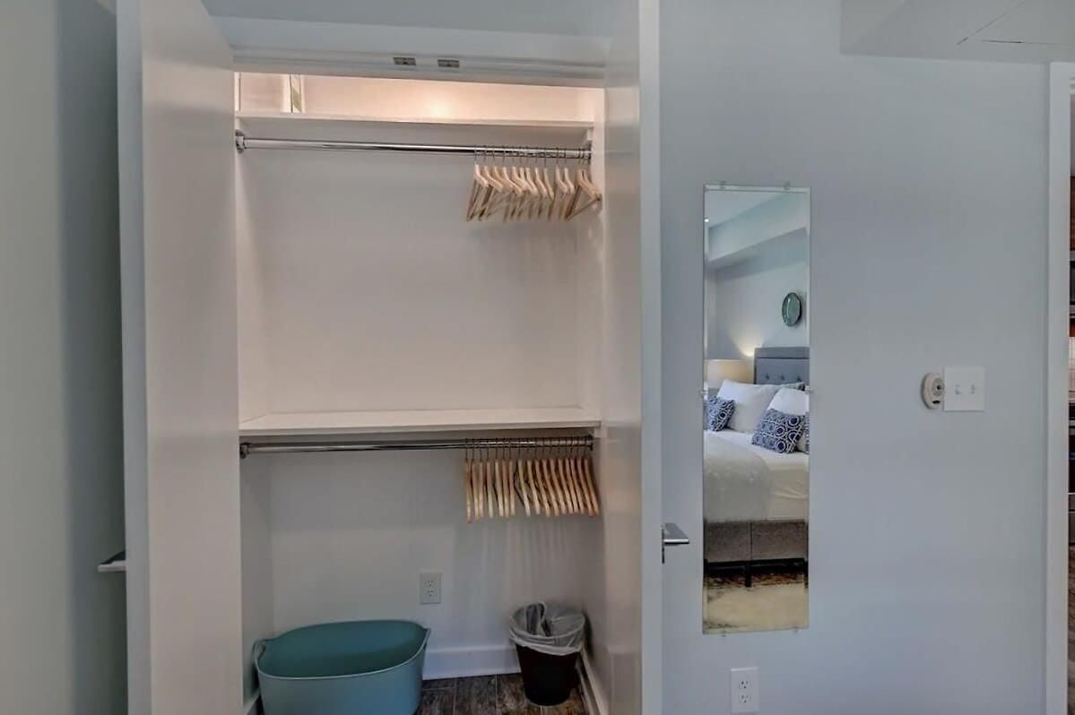 Spacious Conveniently Located 1br In Myers Park Holiday home *