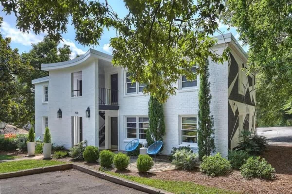 Holiday home Spacious With Easy Access To Uptown