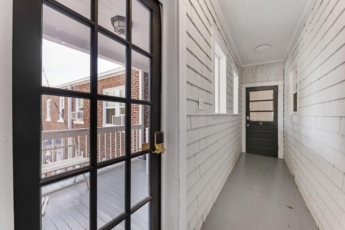 Bright And Restful 2br Near Uptown With Balcony Holiday home *