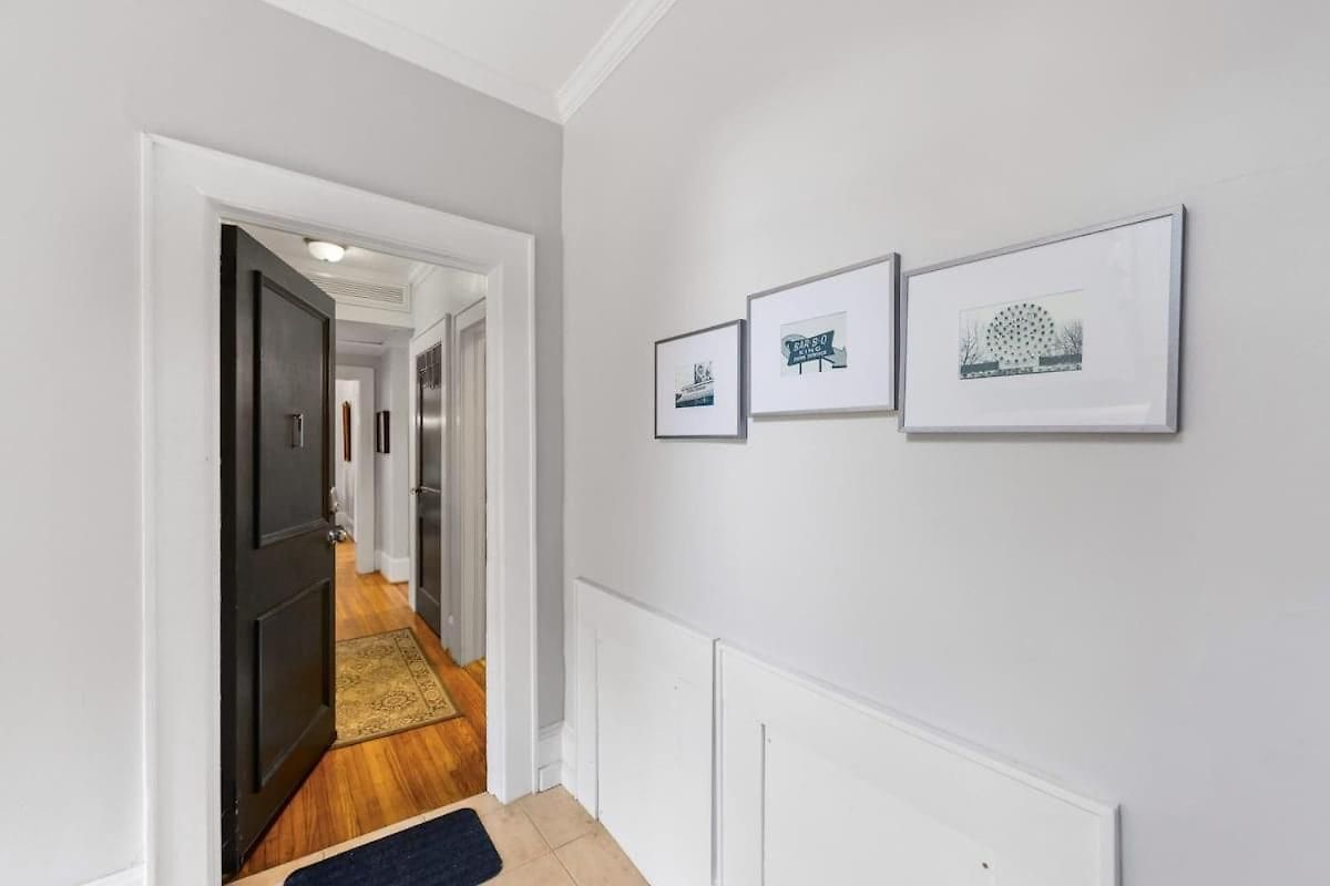 Chic Comfortable 2br With Porch Near Dilworth