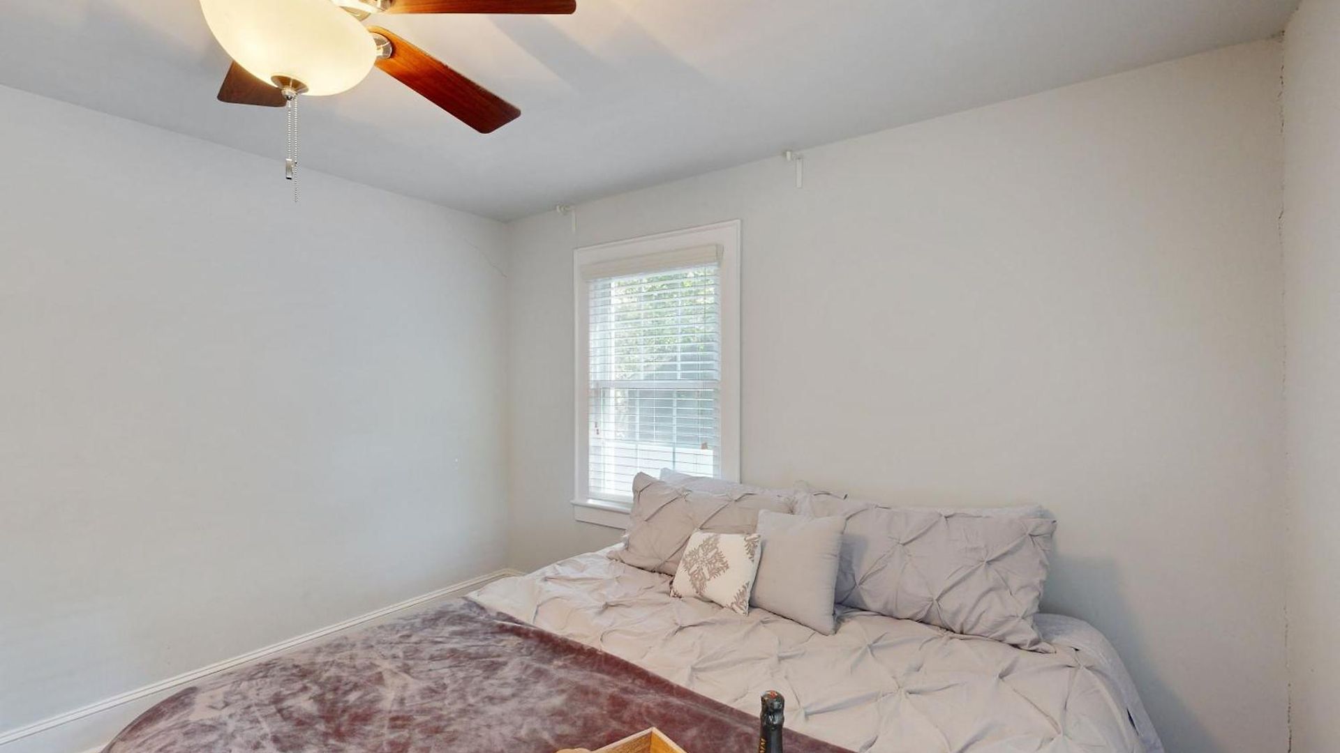 Holiday home 3 Mi To Dtwn Charlotte! Quiet Haven W/ Fenced Yard *