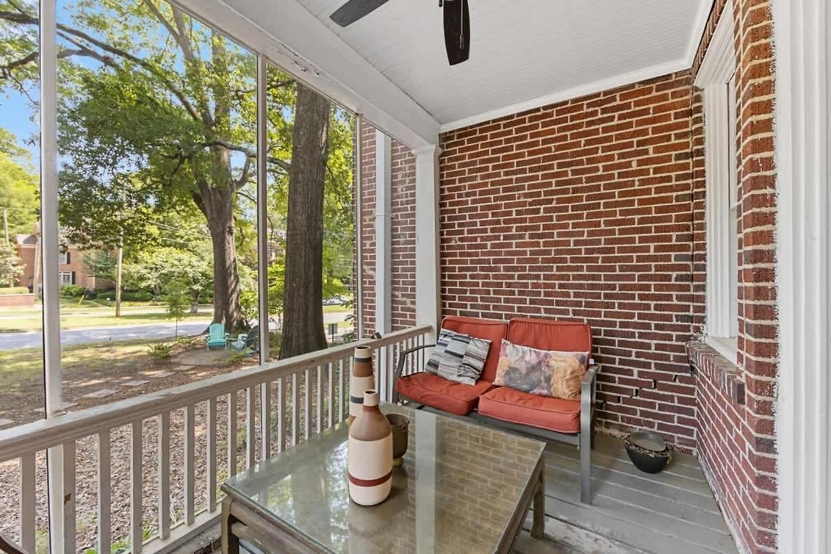 2 Bedroom In Myers Park With Comfortable Screened Porch Holiday home Charlotte