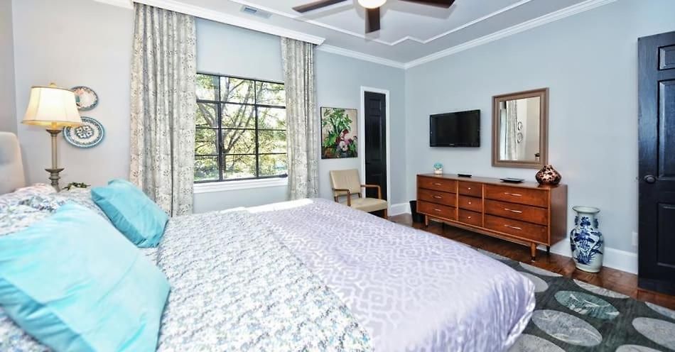 Chic And Comfortable 2br Near Uptown