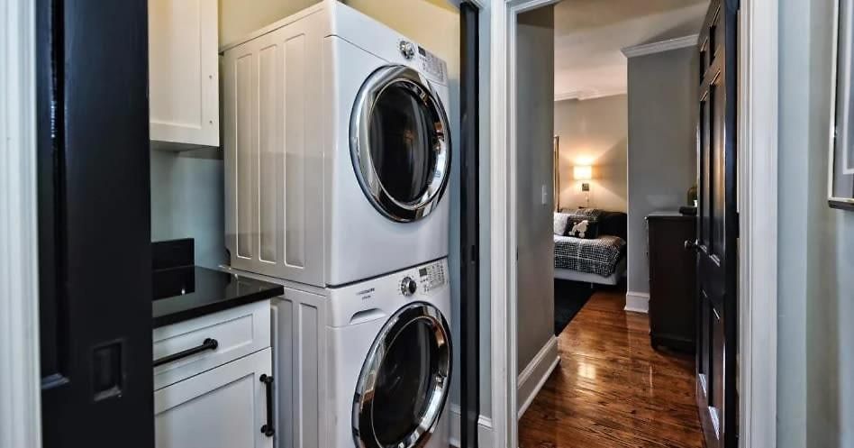 Beautifully Furnished Modern 2br With Balcony Holiday home Charlotte