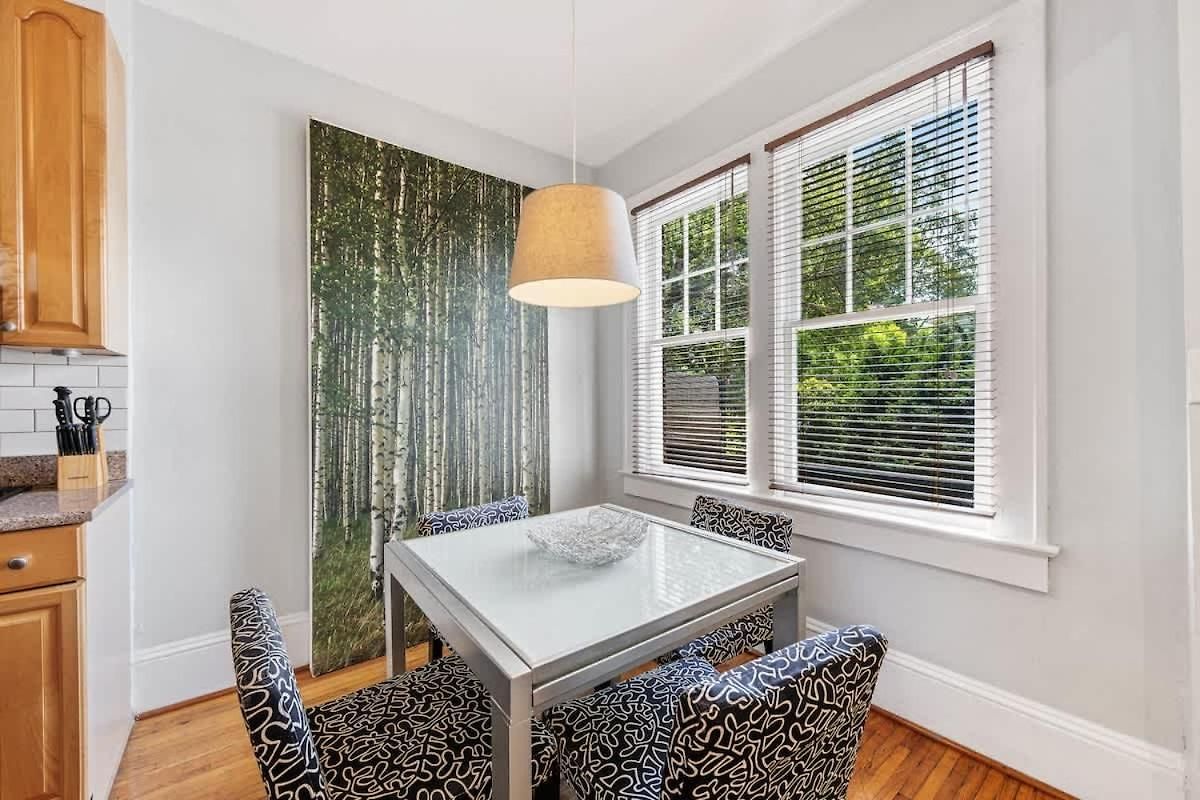Spacious 2br In Myers Park With Sunroom
