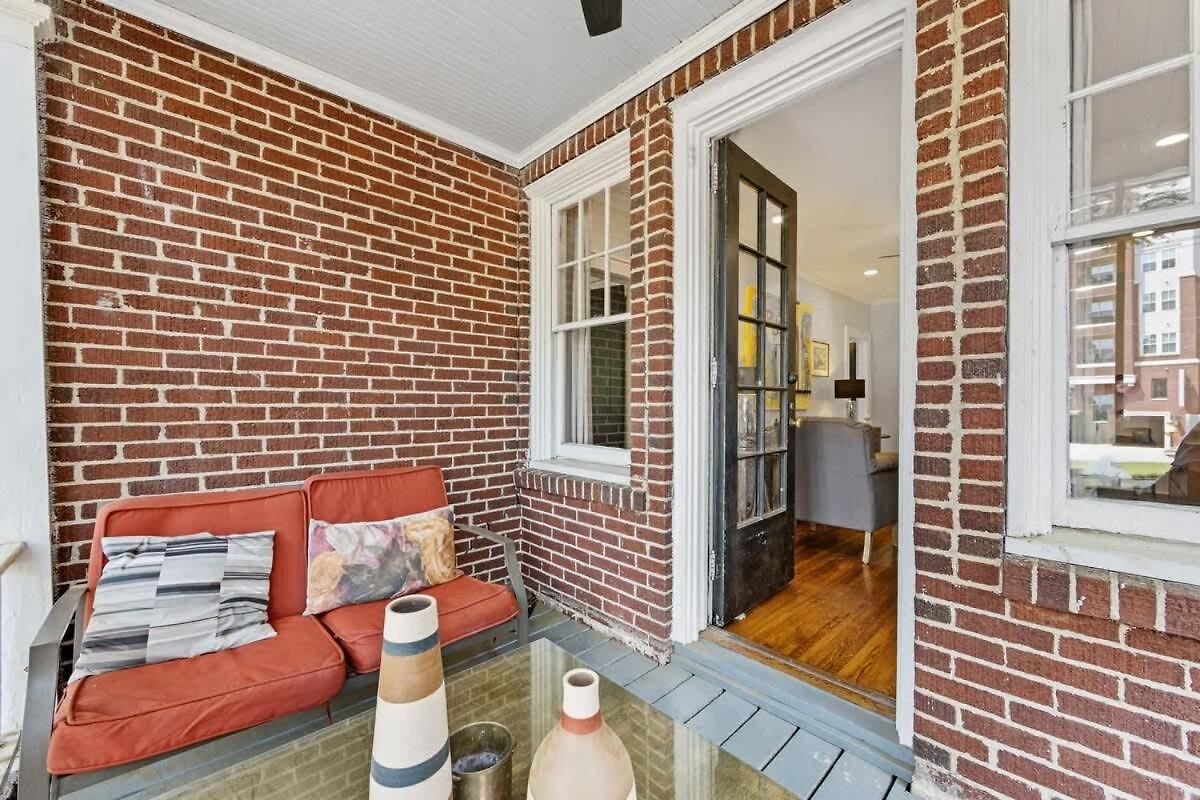 Holiday home 2 Bedroom In Myers Park With Comfortable Screened Porch Charlotte