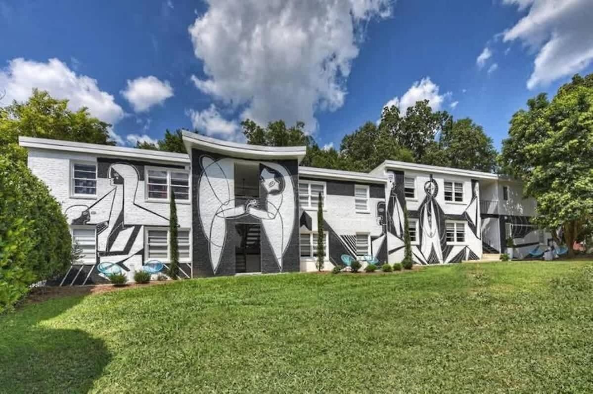 Spacious With Easy Access To Uptown Charlotte