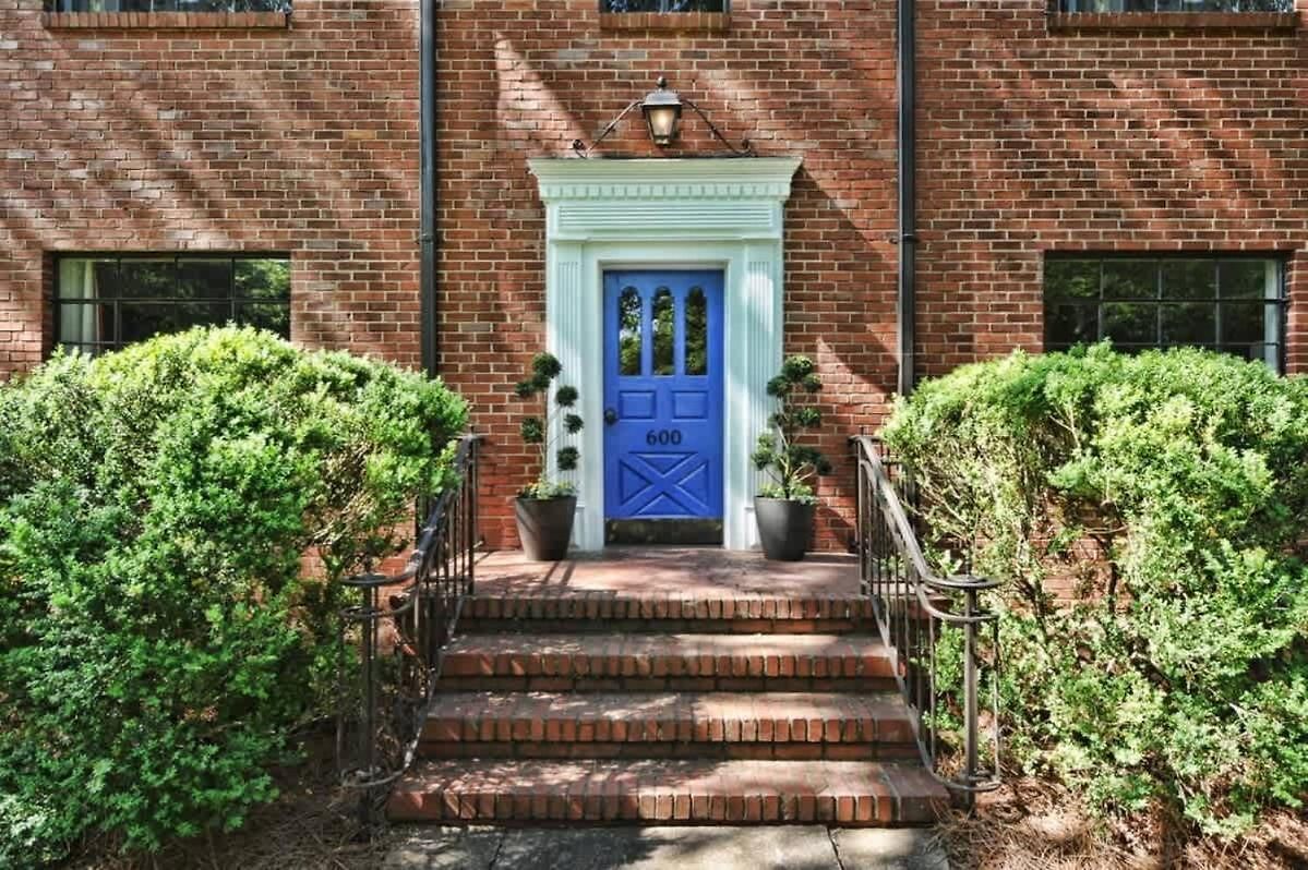Beautifully Furnished Modern 2br With Balcony Holiday home Charlotte