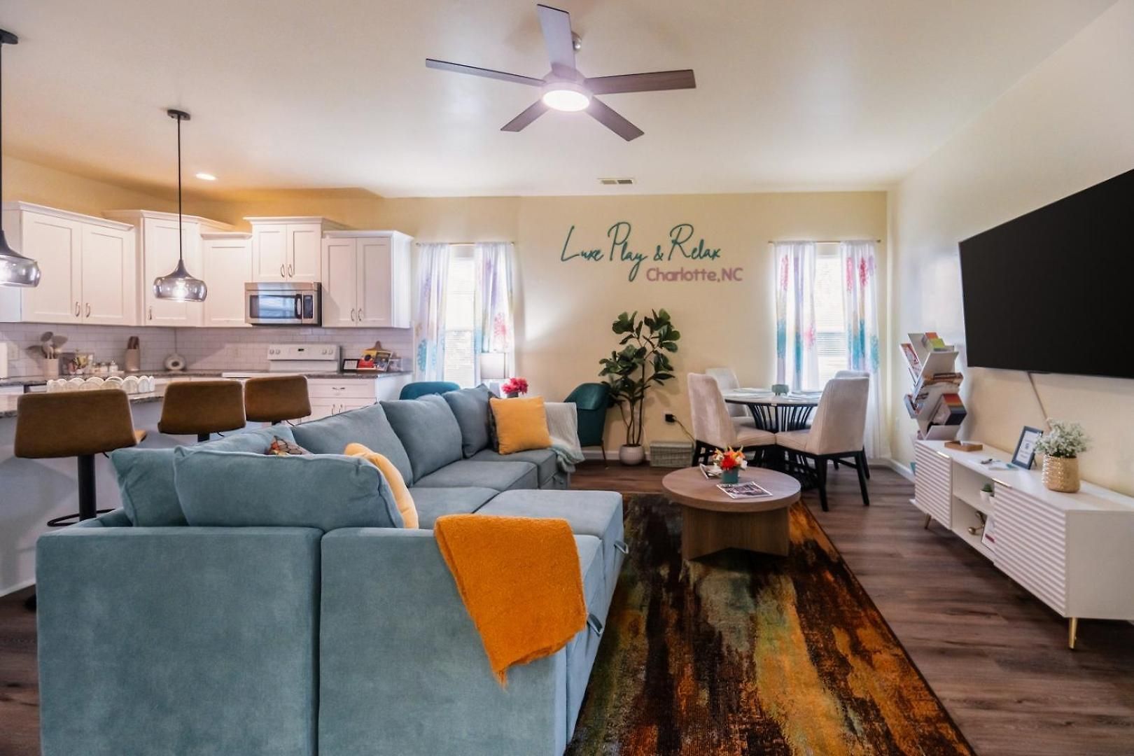 Uptown 3br | Grill + Fire Pit Holiday home