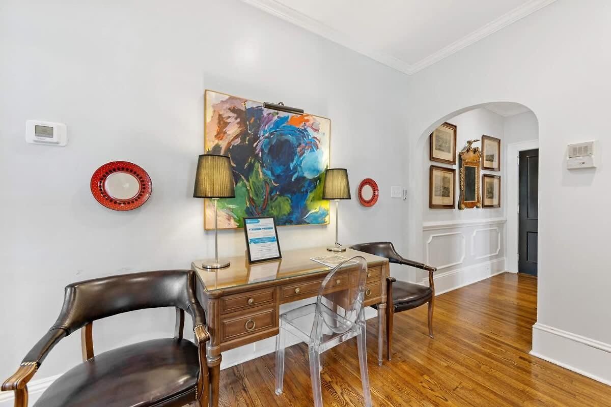 2 Bedroom In Myers Park With Comfortable Screened Porch Charlotte