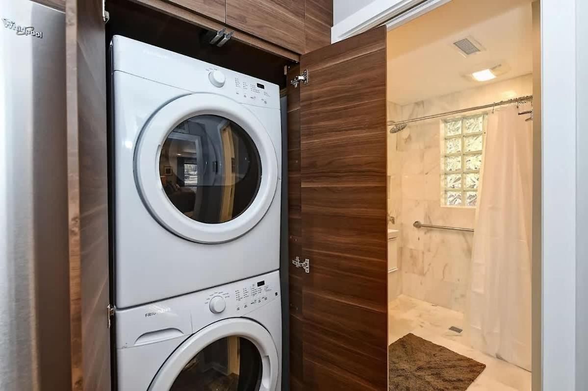 Comfortable And Stylish Near Myers Park *