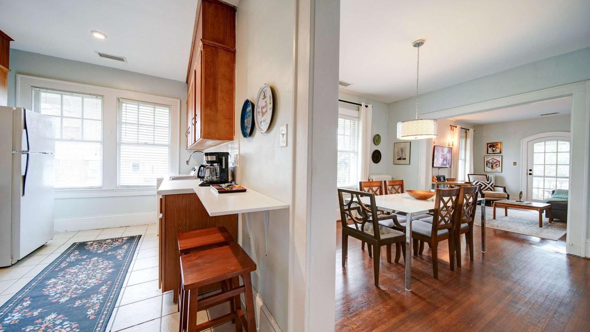 Elegant 1br In Elizabeth With Covered Porch Holiday home