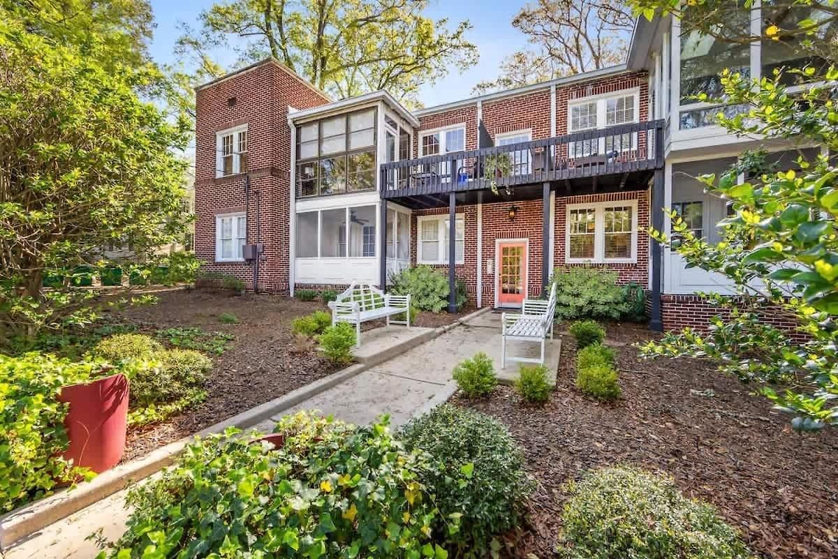 Luxurious Myers Park Living With Screened Porch