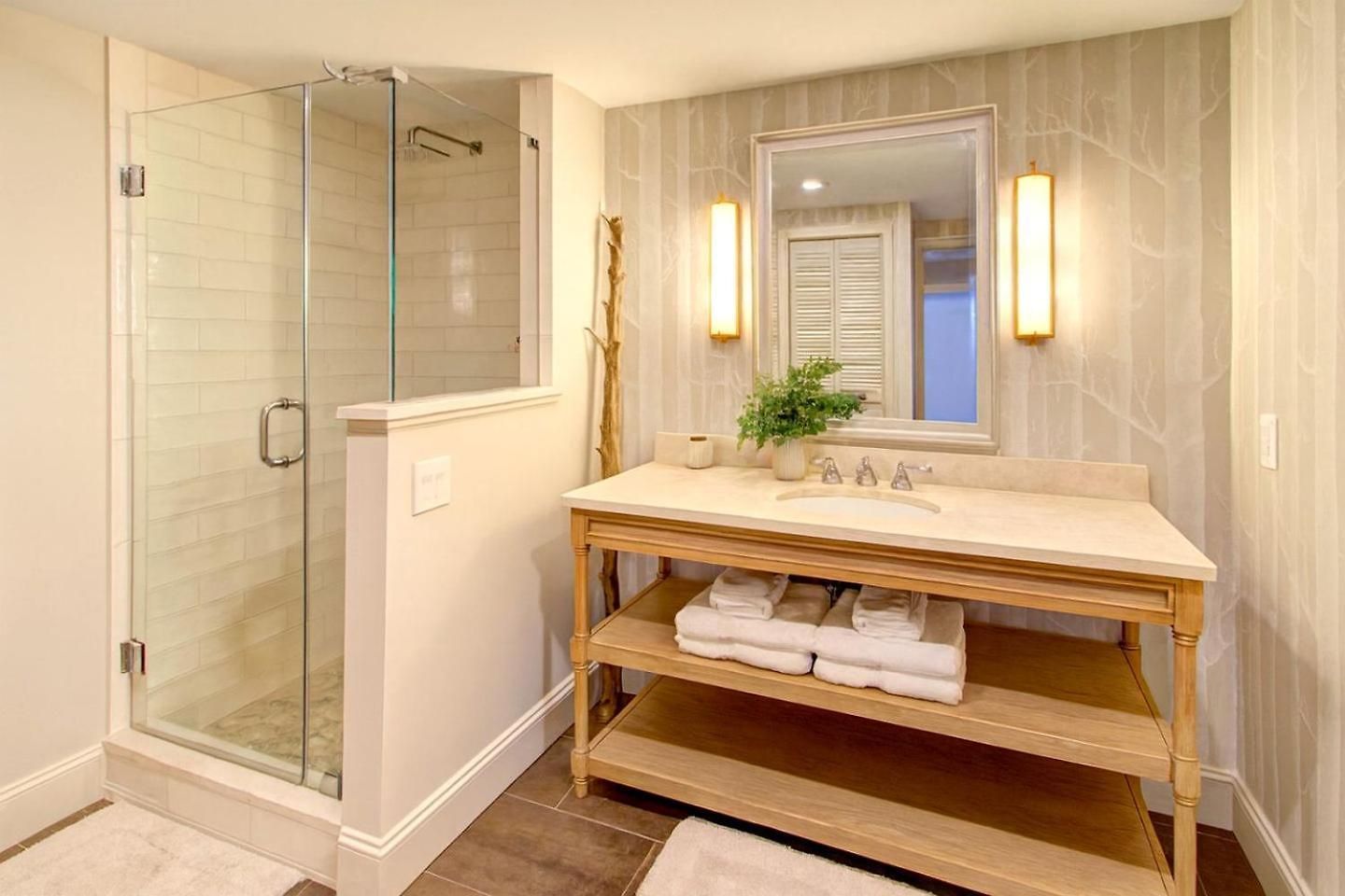 Cozy With Swimming Pool In Charlotte, North Carolina