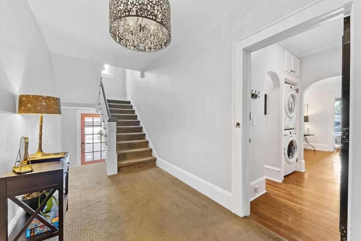 Holiday home 2 Bedroom In Myers Park With Comfortable Screened Porch Charlotte