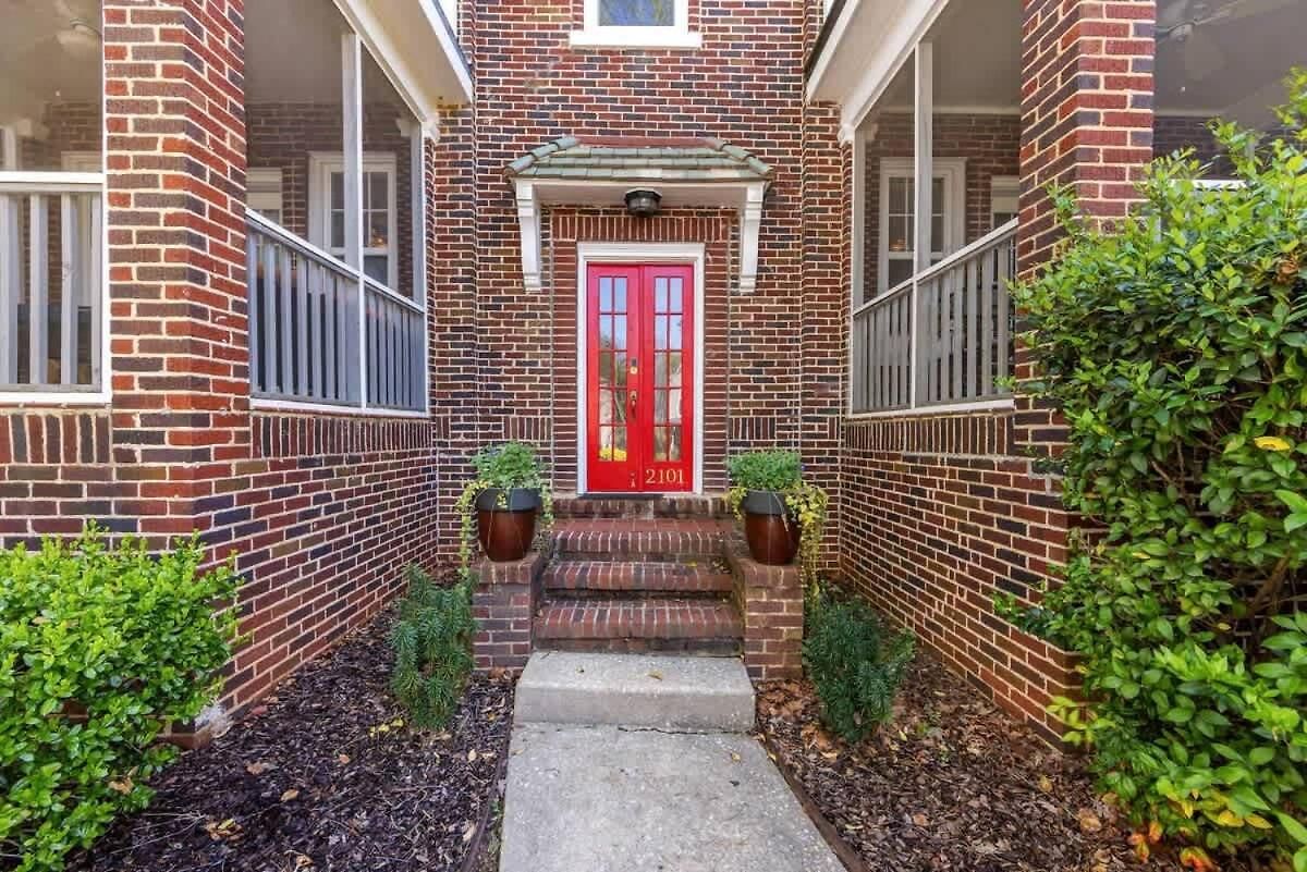 Bright And Restful 2br Near Uptown With Balcony * Charlotte