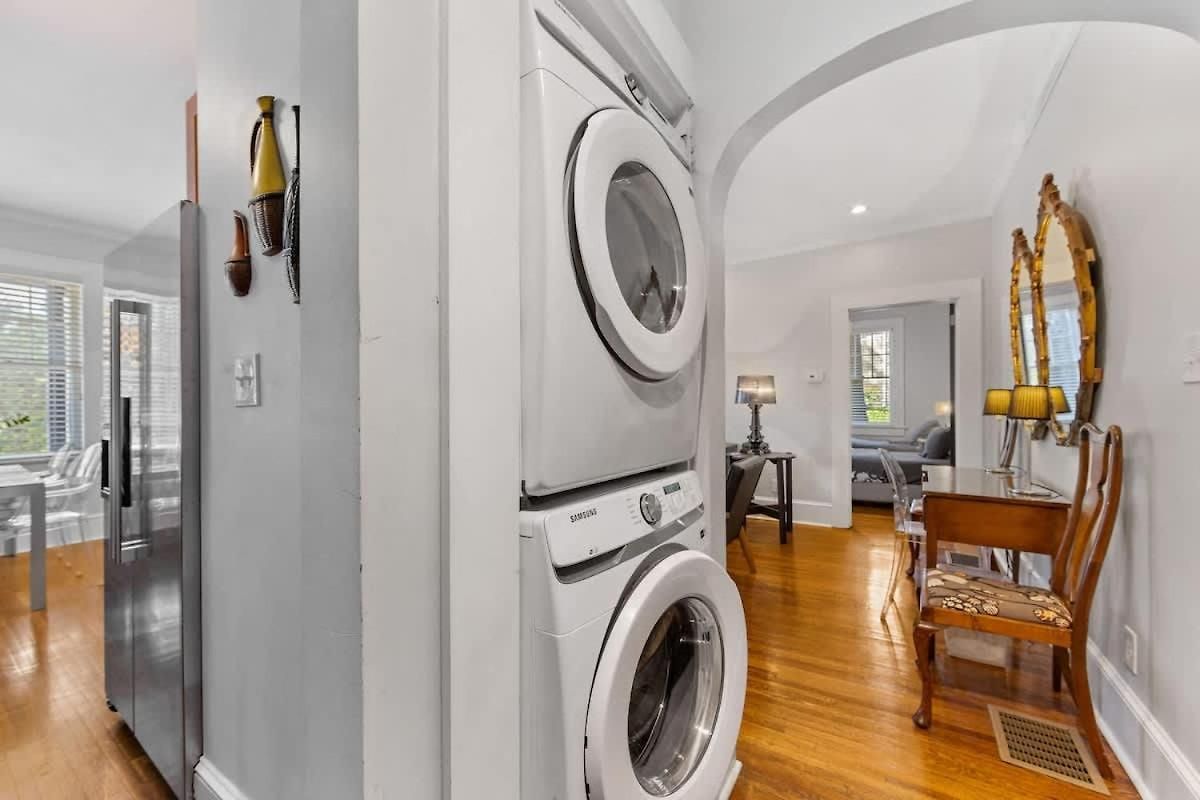 Stylish Myers Park 2 Bedroom With Screened Porch Holiday home