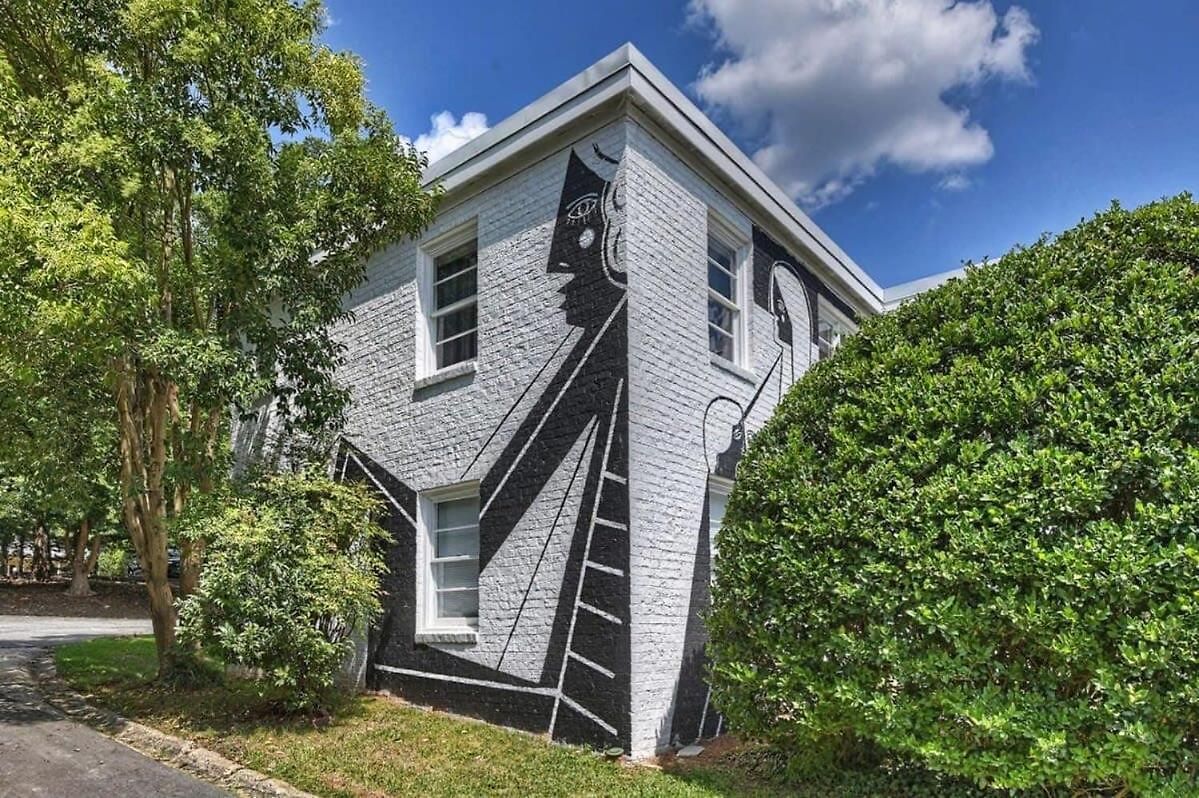 Spacious Conveniently Located 1br In Myers Park