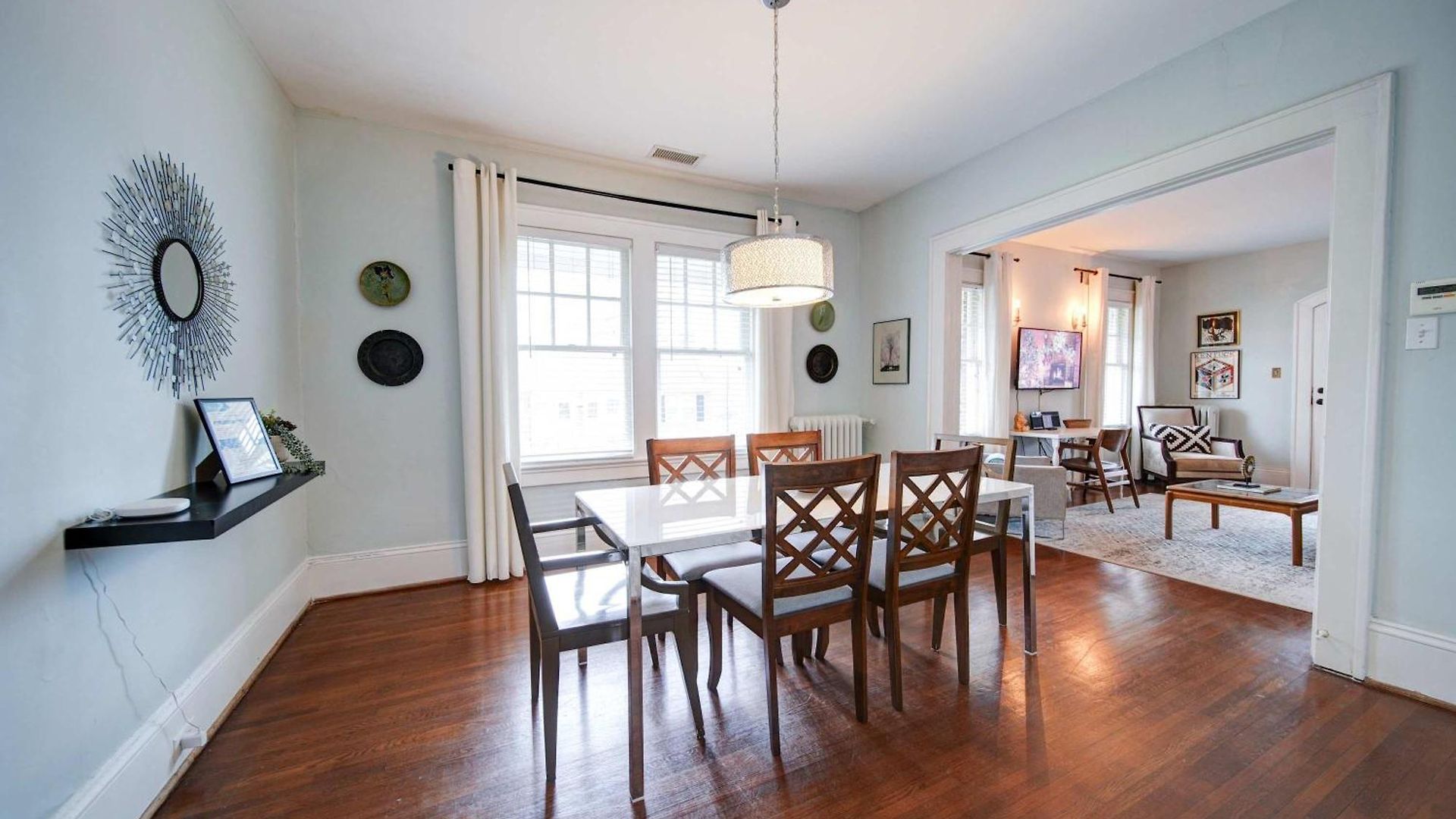 Holiday home Elegant 1br In Elizabeth With Covered Porch *