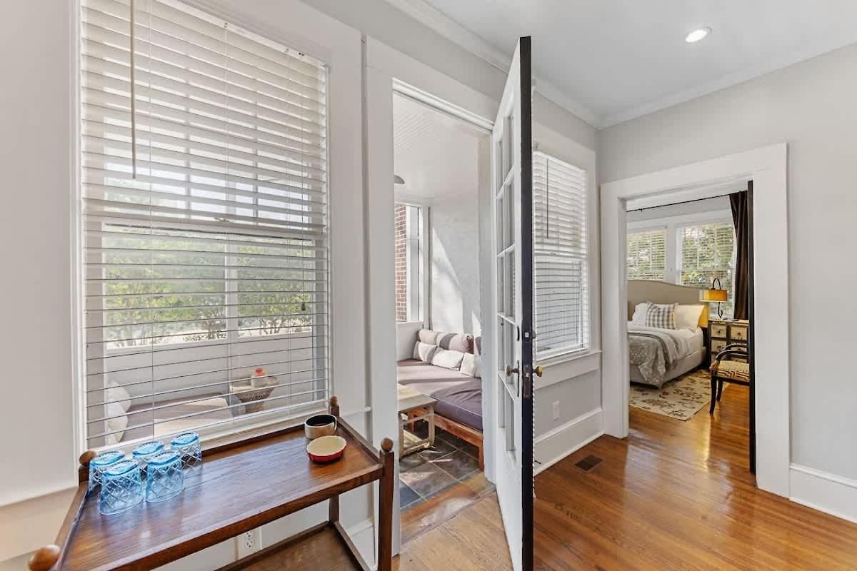 Stylish Myers Park 2 Bedroom With Screened Porch Holiday home *