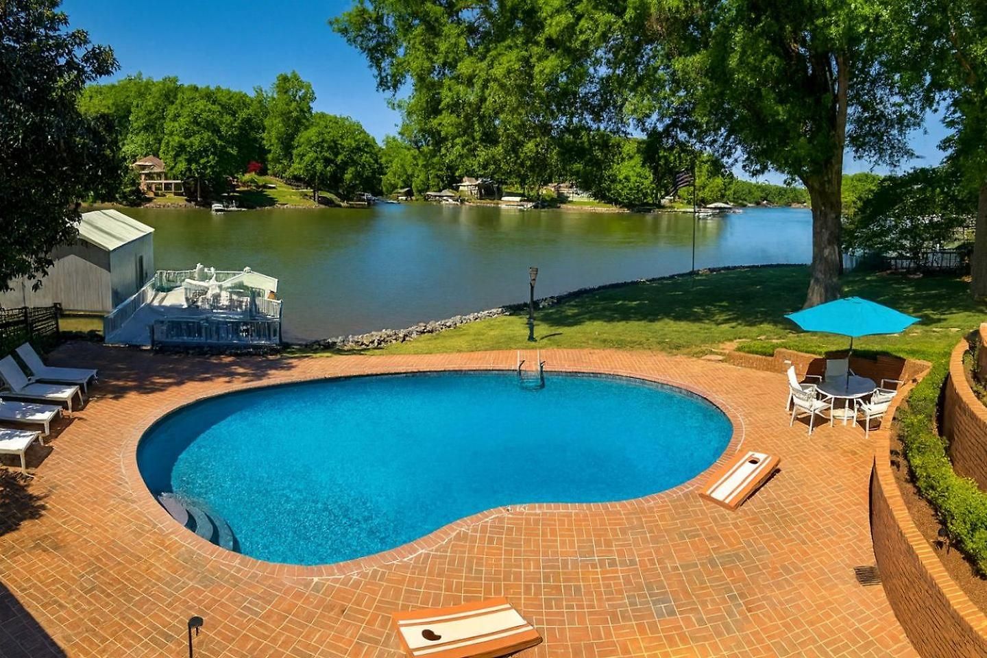 Cozy With Swimming Pool In Charlotte, North Carolina *