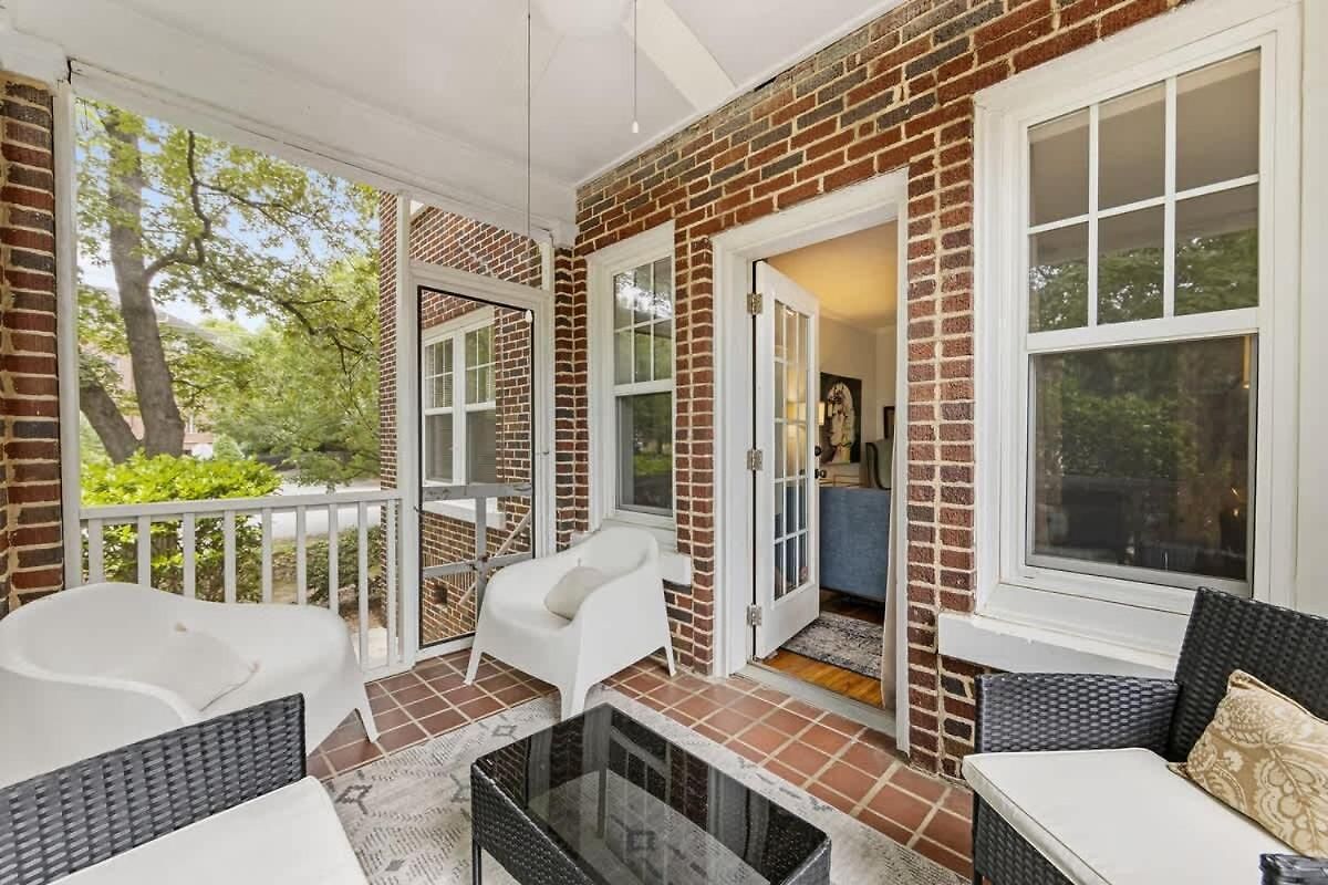 Lovely 2br Near Uptown Holiday home