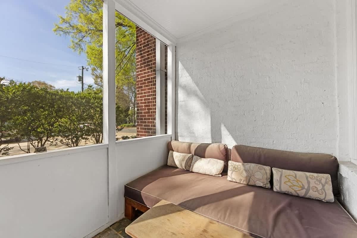 Stylish Myers Park 2 Bedroom With Screened Porch Holiday home Charlotte
