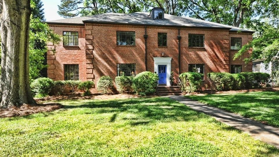 Holiday home Chic And Comfortable 2br Near Uptown