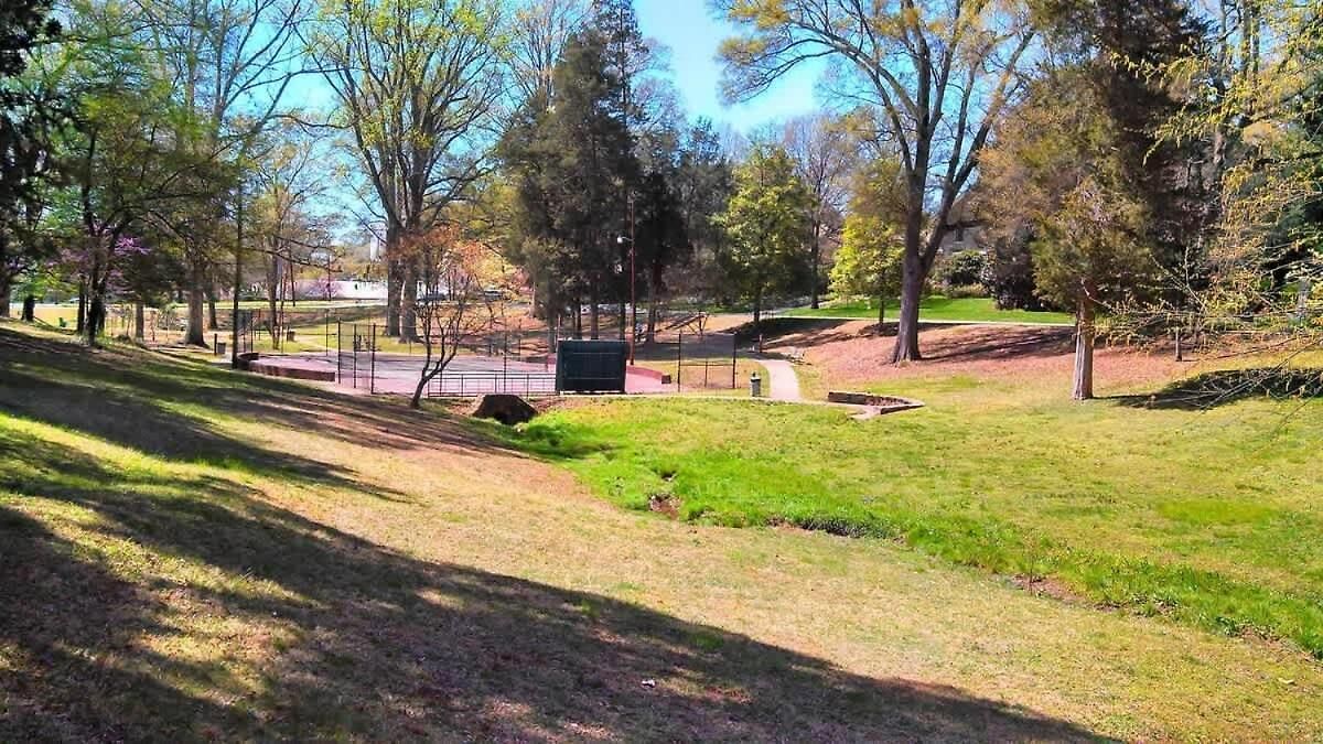 Modern 2br With Sunroom Near Uptown Holiday home