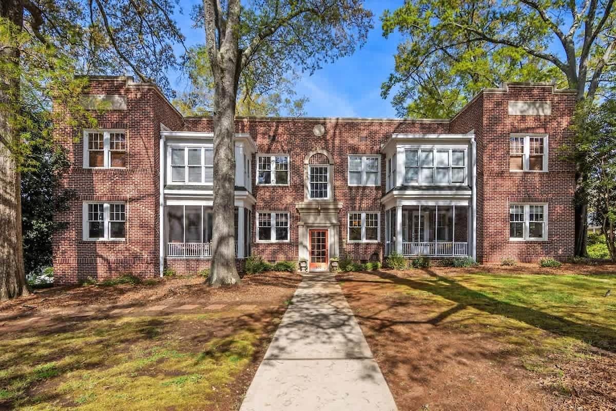 Stylish Myers Park 2 Bedroom With Screened Porch