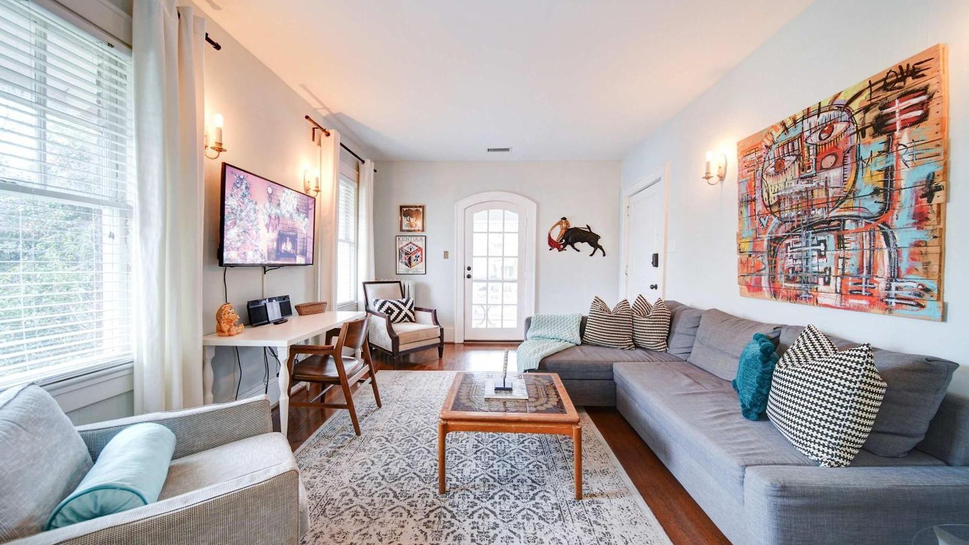 Holiday home Elegant 1br In Elizabeth With Covered Porch