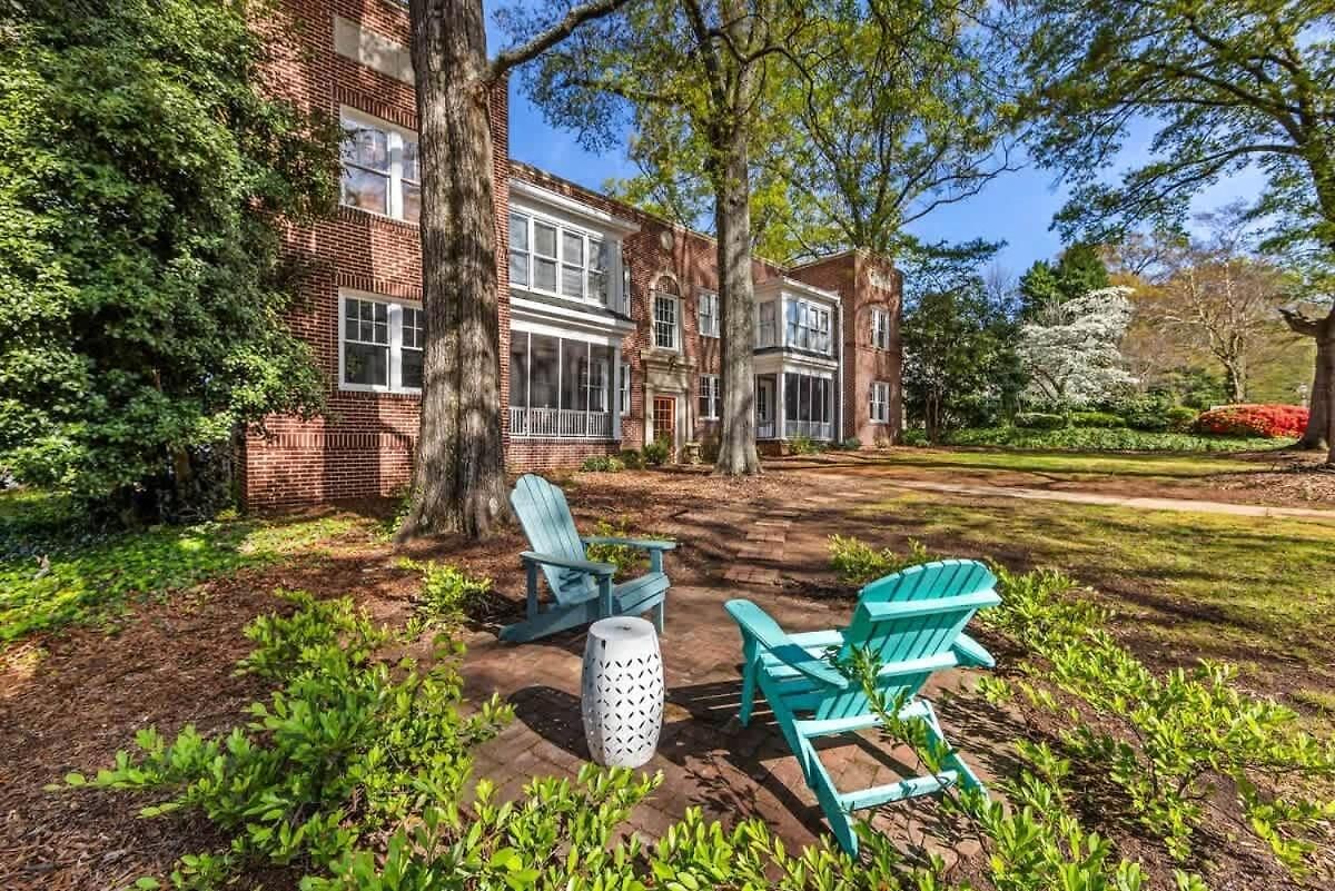 Contemporary 2br In Myers Park With Screened Porch Holiday home *