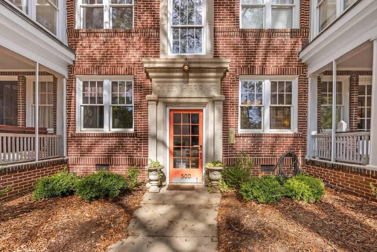 Contemporary 2br In Myers Park With Screened Porch Holiday home *