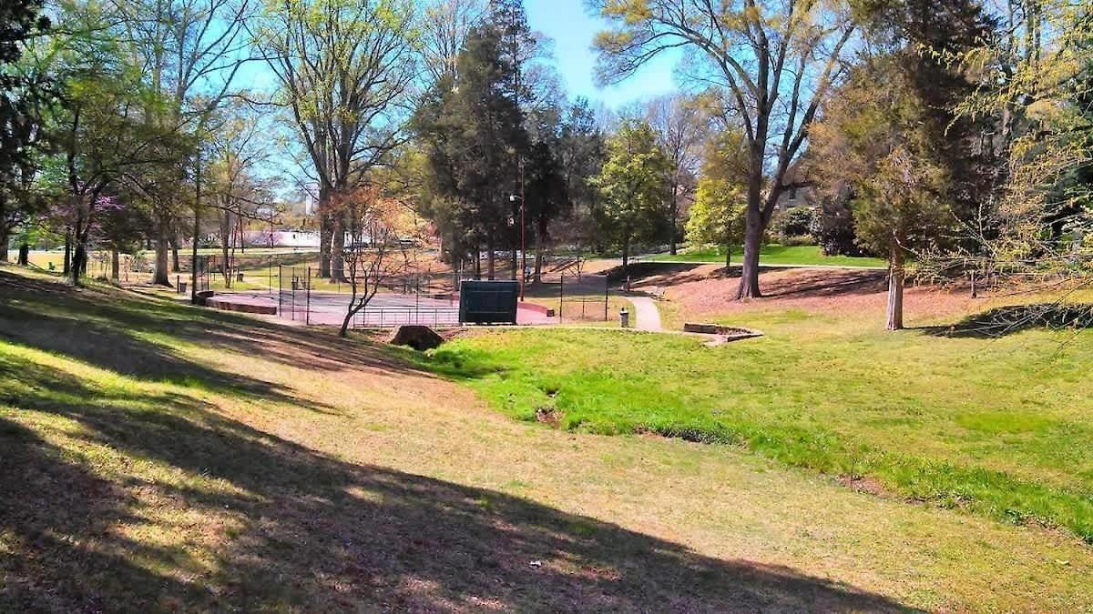 Comfortable And Stylish Near Myers Park