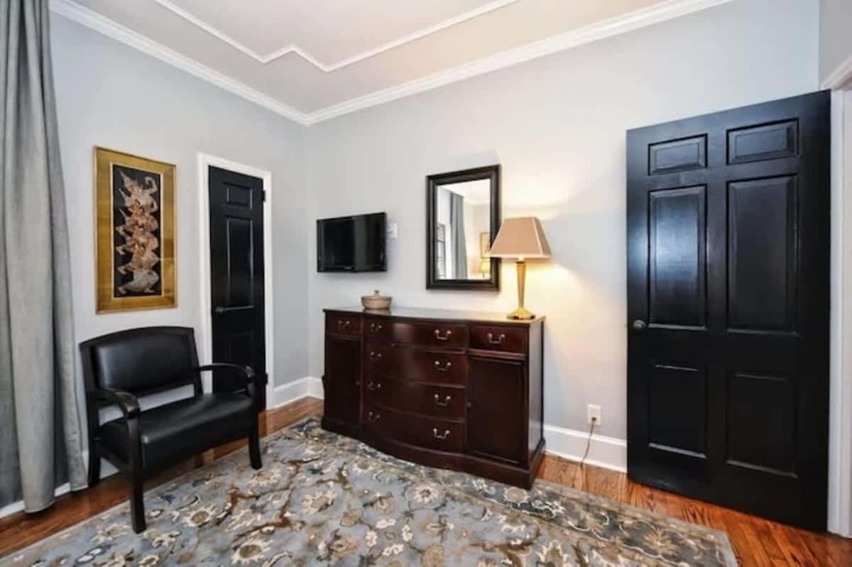 Holiday home Relax Or Entertain In Luxurious 2br With Patio Charlotte