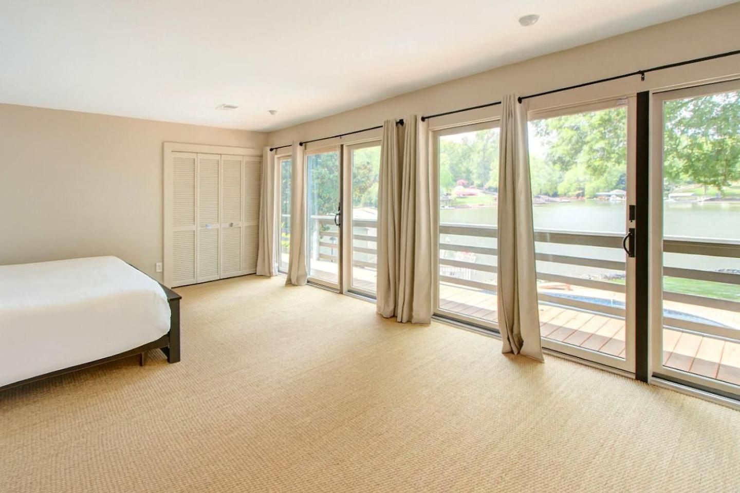 Cozy With Swimming Pool In Charlotte, North Carolina