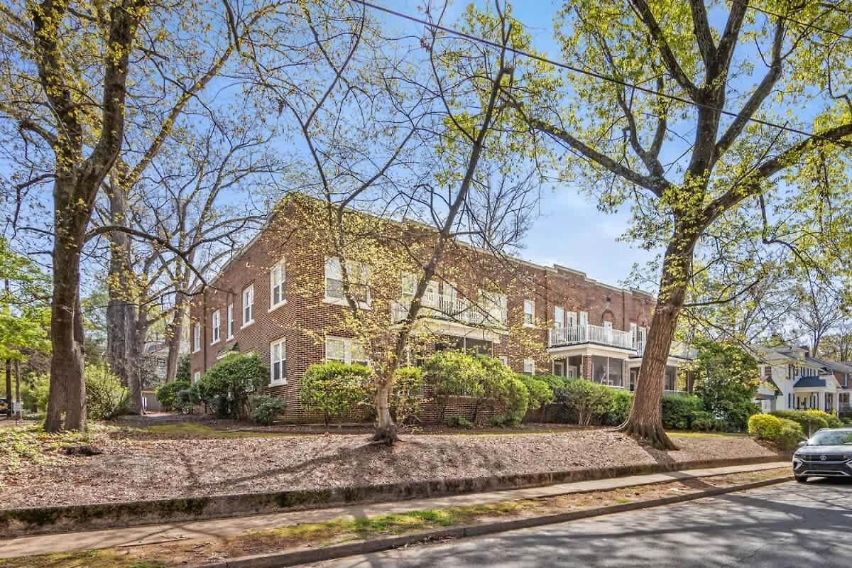 Lovely 2br Near Uptown Holiday home *