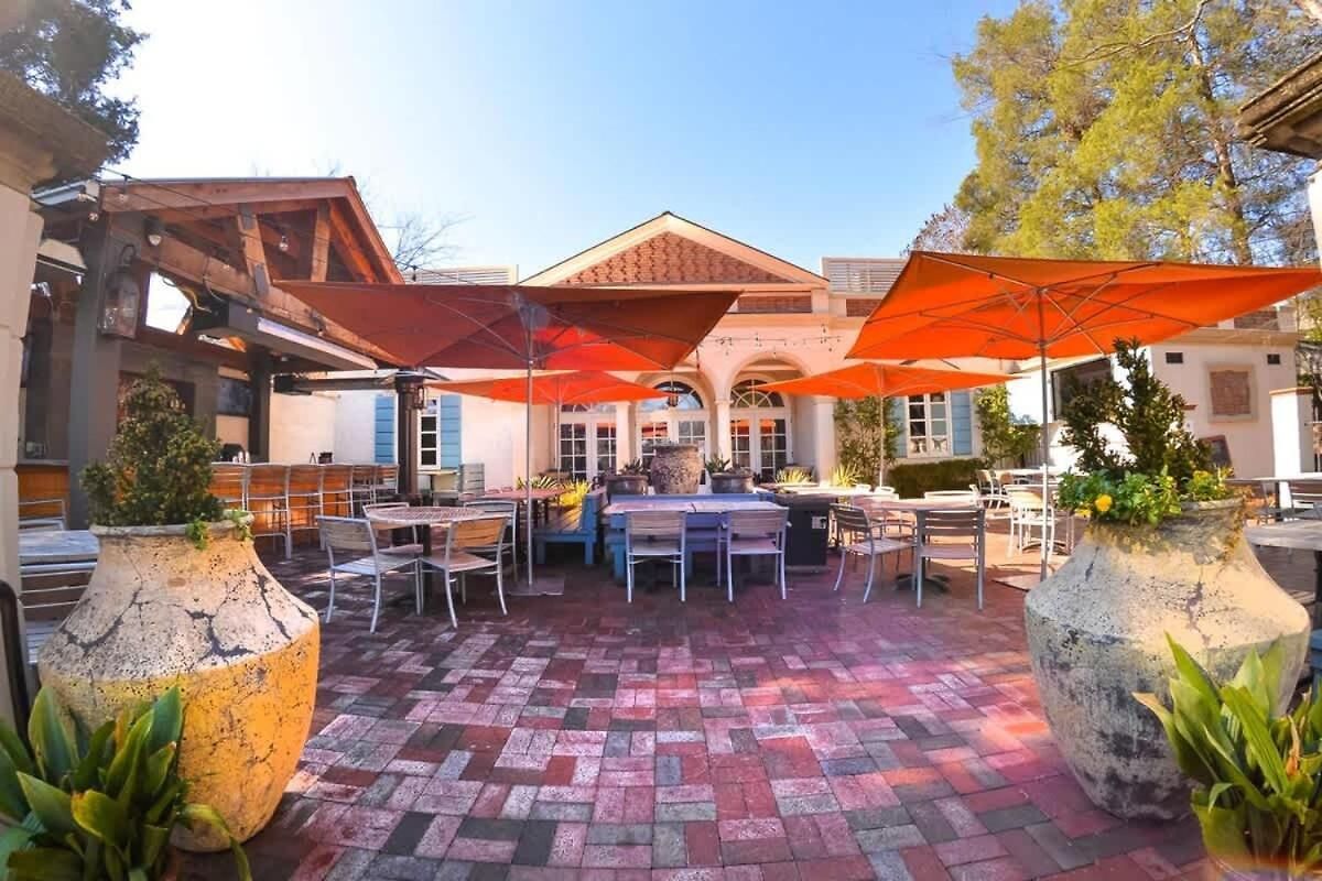 Elegant 2br With Covered Patio Holiday home