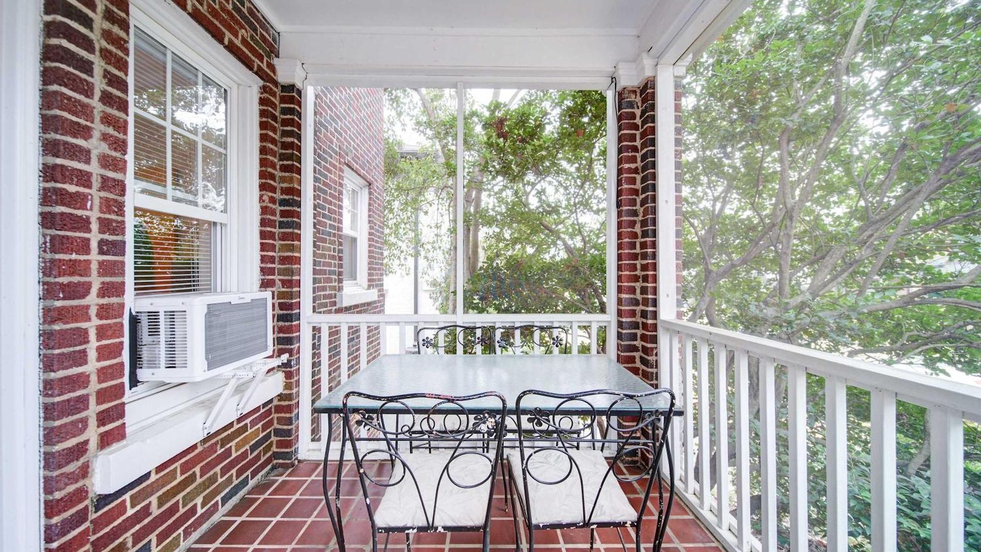 Chic 1 Bedroom Units Near Dilworth Holiday home *