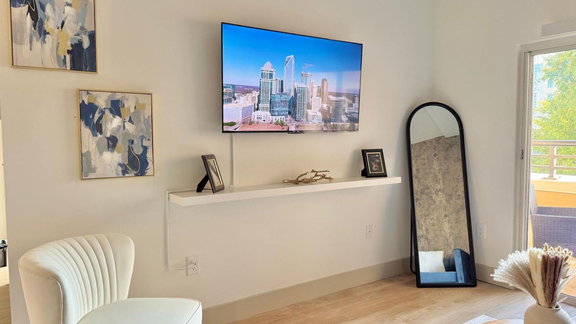 Luxury Uptown, Free Parking, 5min Bank Of America Stadium Apartment