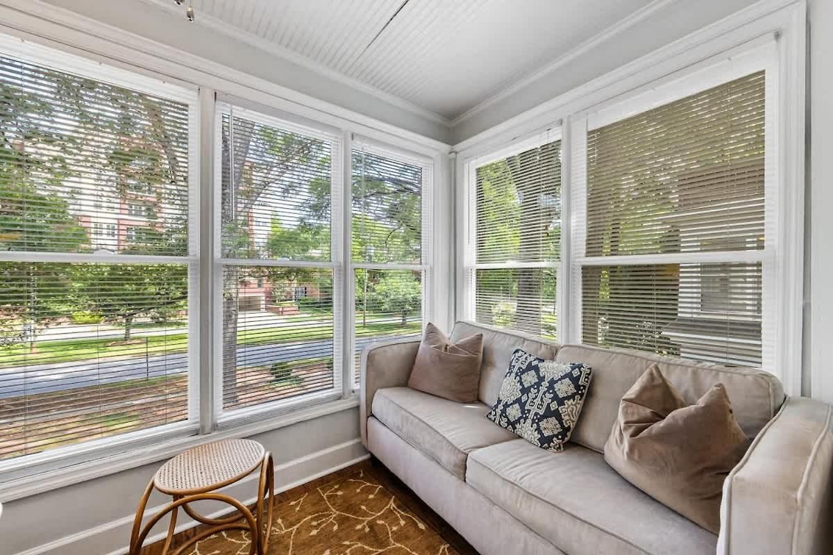 Apartment Light Filled 2 Bedroom In Myers Park With A Porch Charlotte