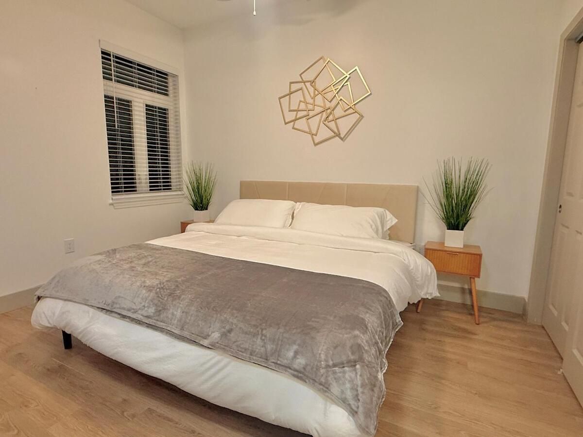 Luxury Uptown, Free Parking, 5min Bank Of America Stadium Apartment *