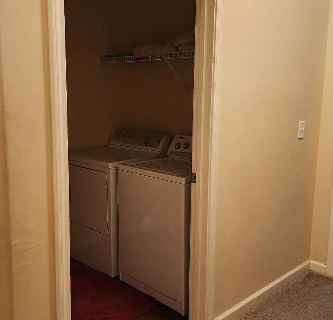 Apartment New Look! Book Friday & Saturday Get Sunday Free Ready For Work Or Play 