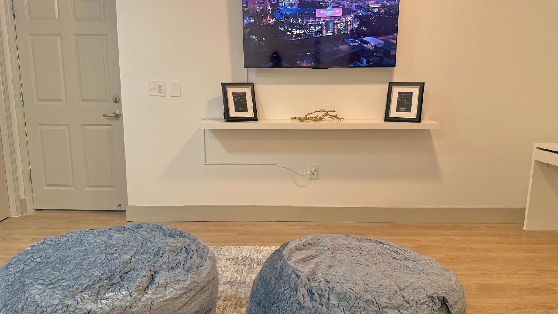 Apartment Luxury Uptown, Free Parking, 5min Bank Of America Stadium *