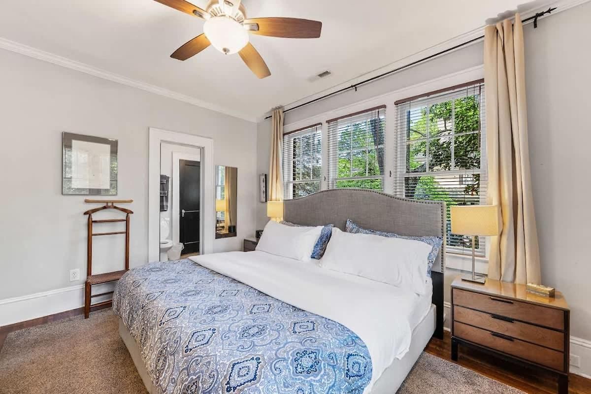 Light Filled 2 Bedroom In Myers Park With A Porch Apartment *