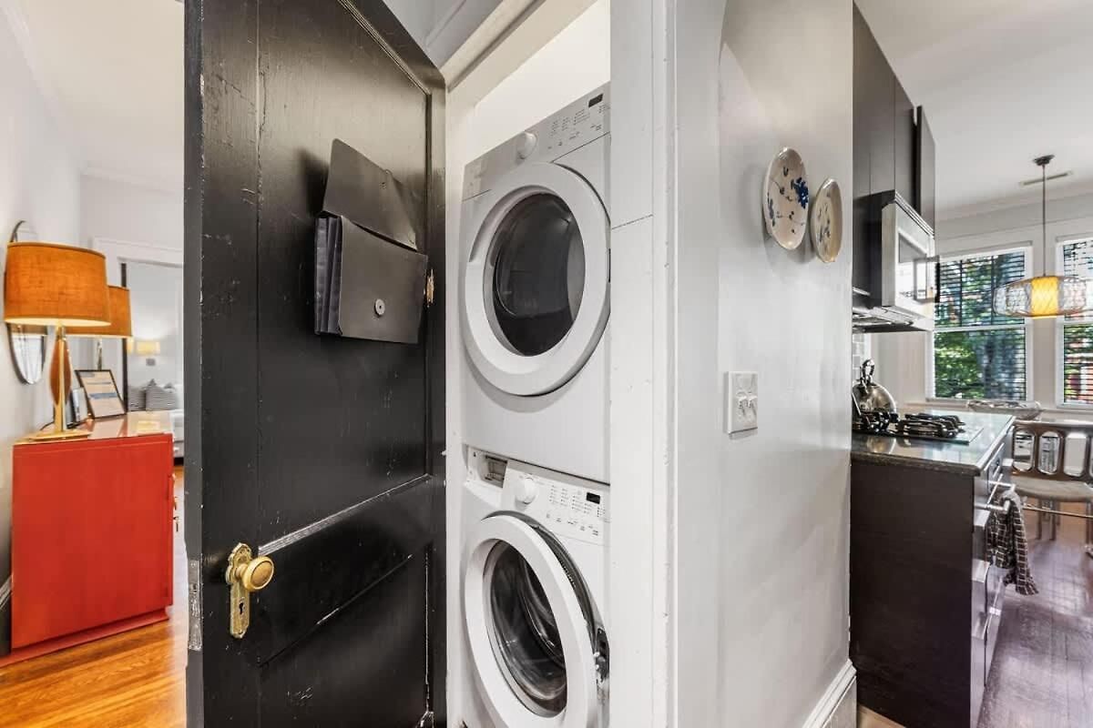 Apartment Light Filled 2 Bedroom In Myers Park With A Porch *