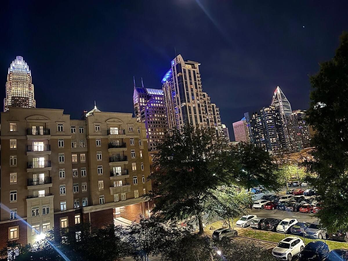 Luxury Uptown, Free Parking, 5min Bank Of America Stadium *